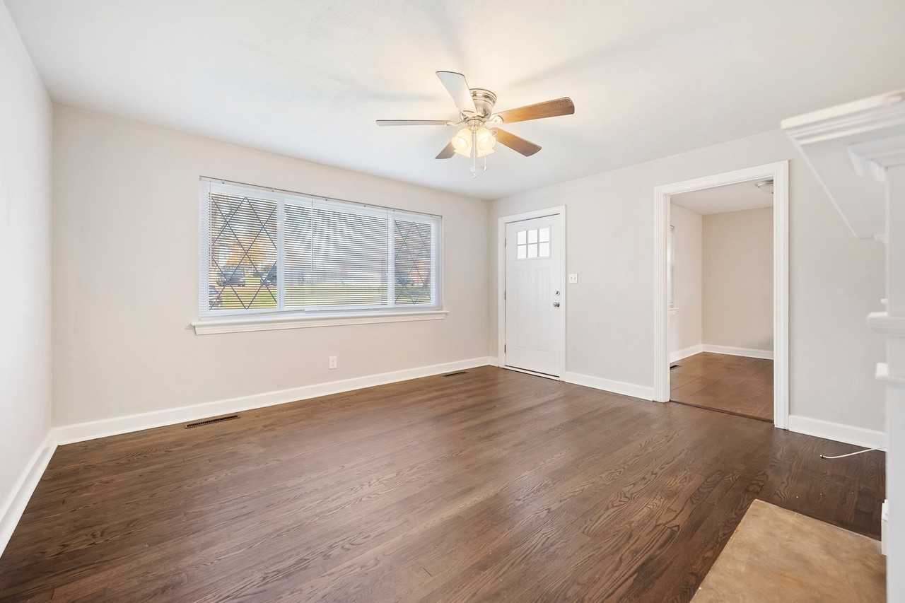 525 4th Ave Sw - Photo 3 of 20