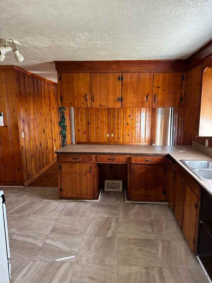 245 Shady Cir - Photo 2 of 8