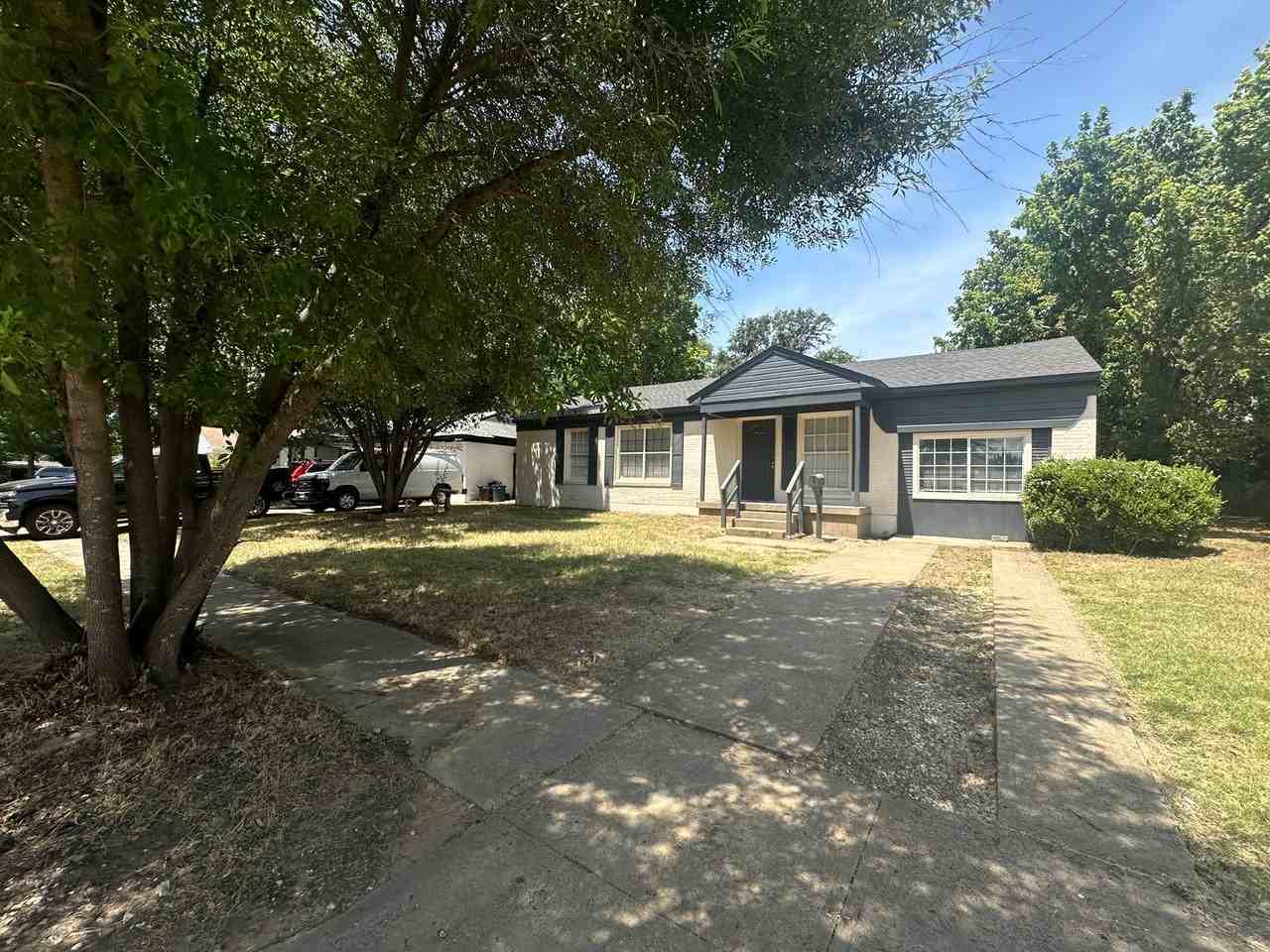 1513 Priscilla Ln - Photo 2 of 38