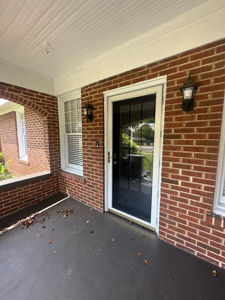 1536 Woodstock Ave - Photo 3 of 16