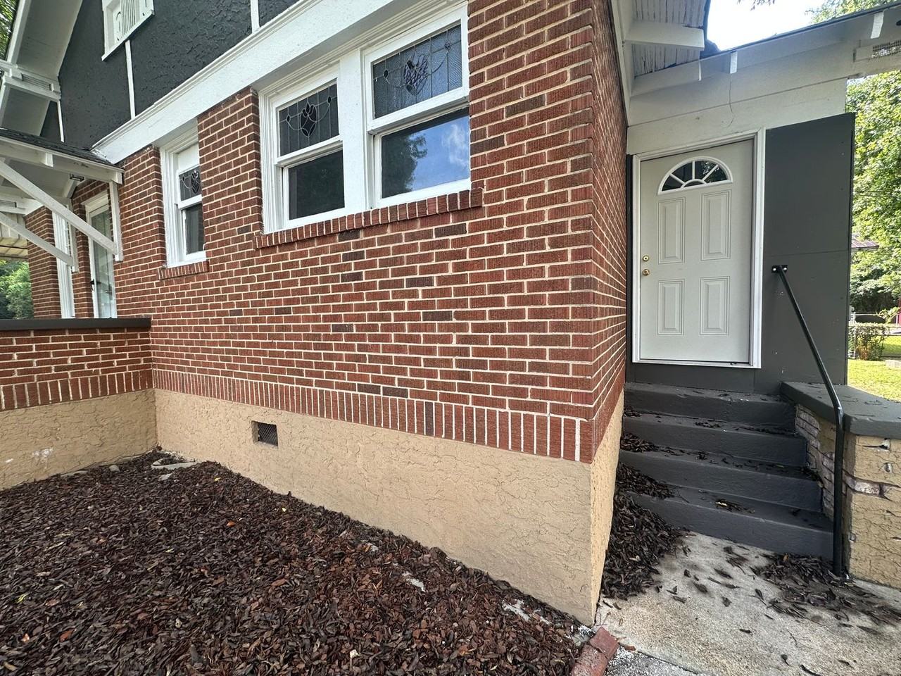 1536 Woodstock Ave - Photo 4 of 16