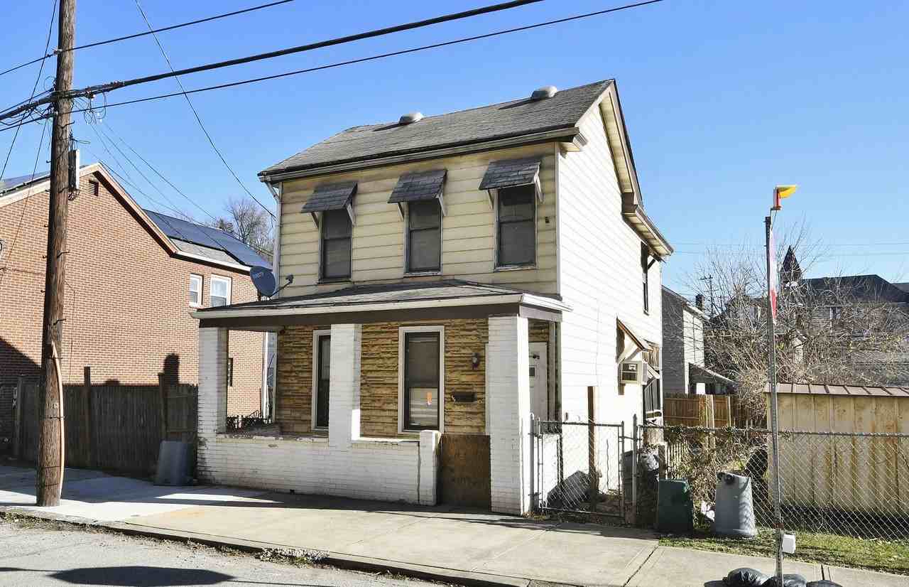 208 Pattison St - Photo 2 of 26