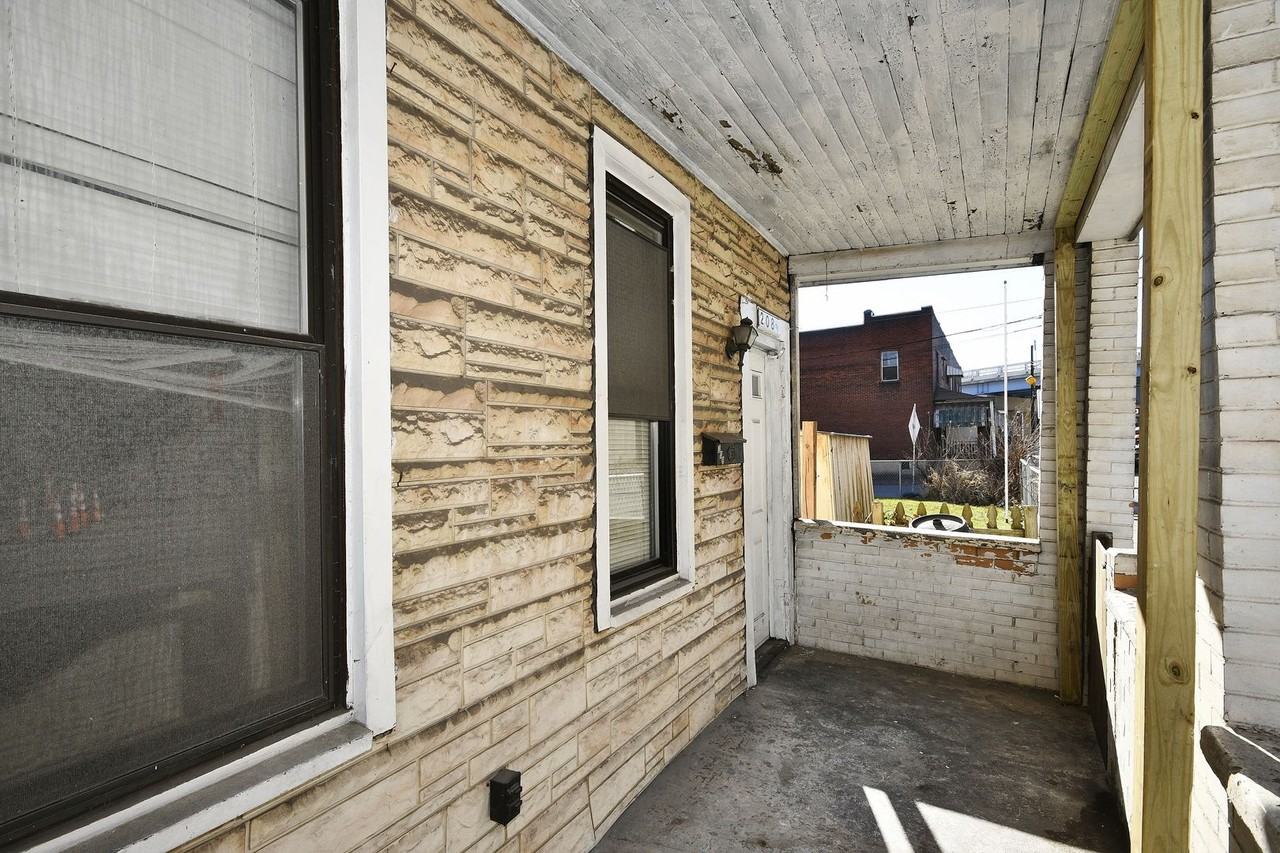 208 Pattison St - Photo 3 of 26