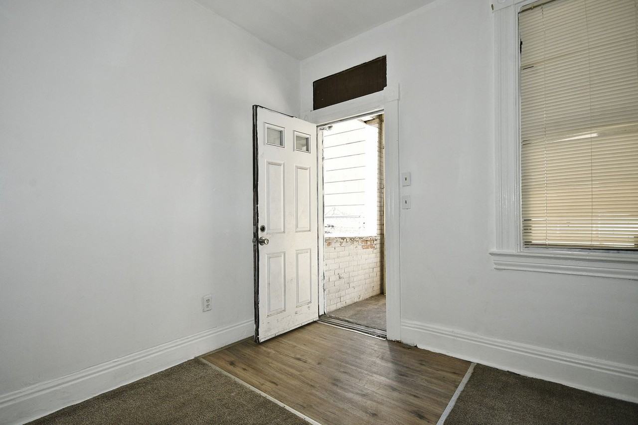 208 Pattison St - Photo 5 of 26