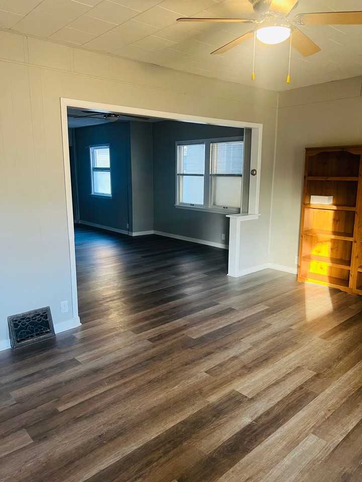 408 W Walnut St - Photo 3 of 13