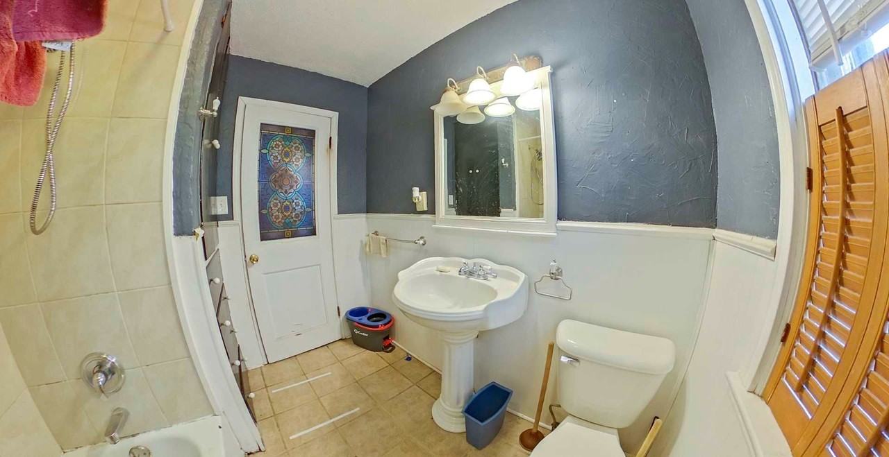 630 Bertrand Street - Photo 5 of 10