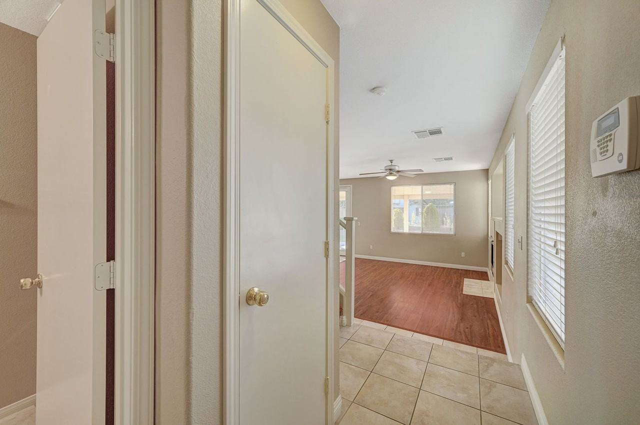 121 Standing Stone St - Photo 3 of 50