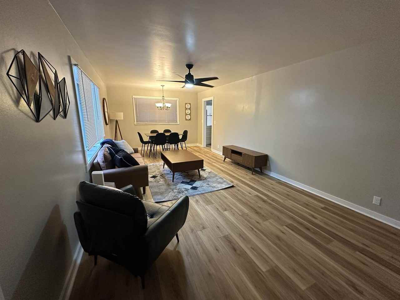 223 Kingsway Dr - Photo 4 of 21