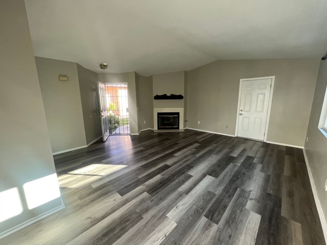 29250 Murrieta Rd - Photo 4 of 10