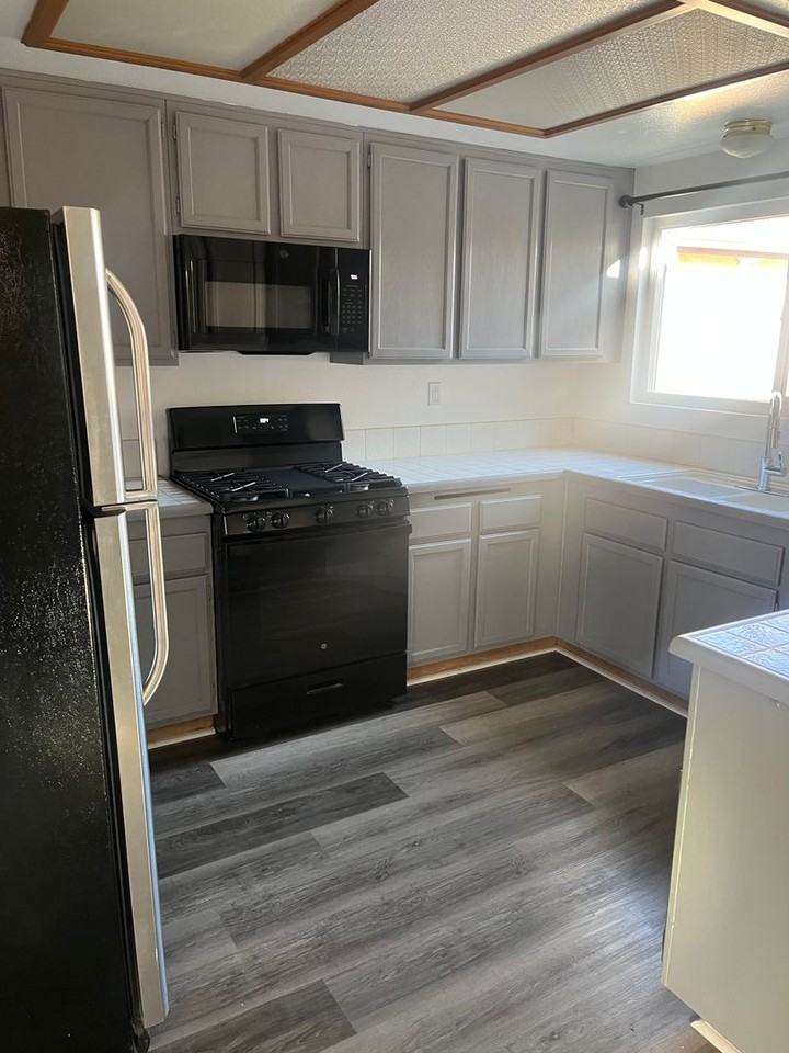 29250 Murrieta Rd - Photo 5 of 10