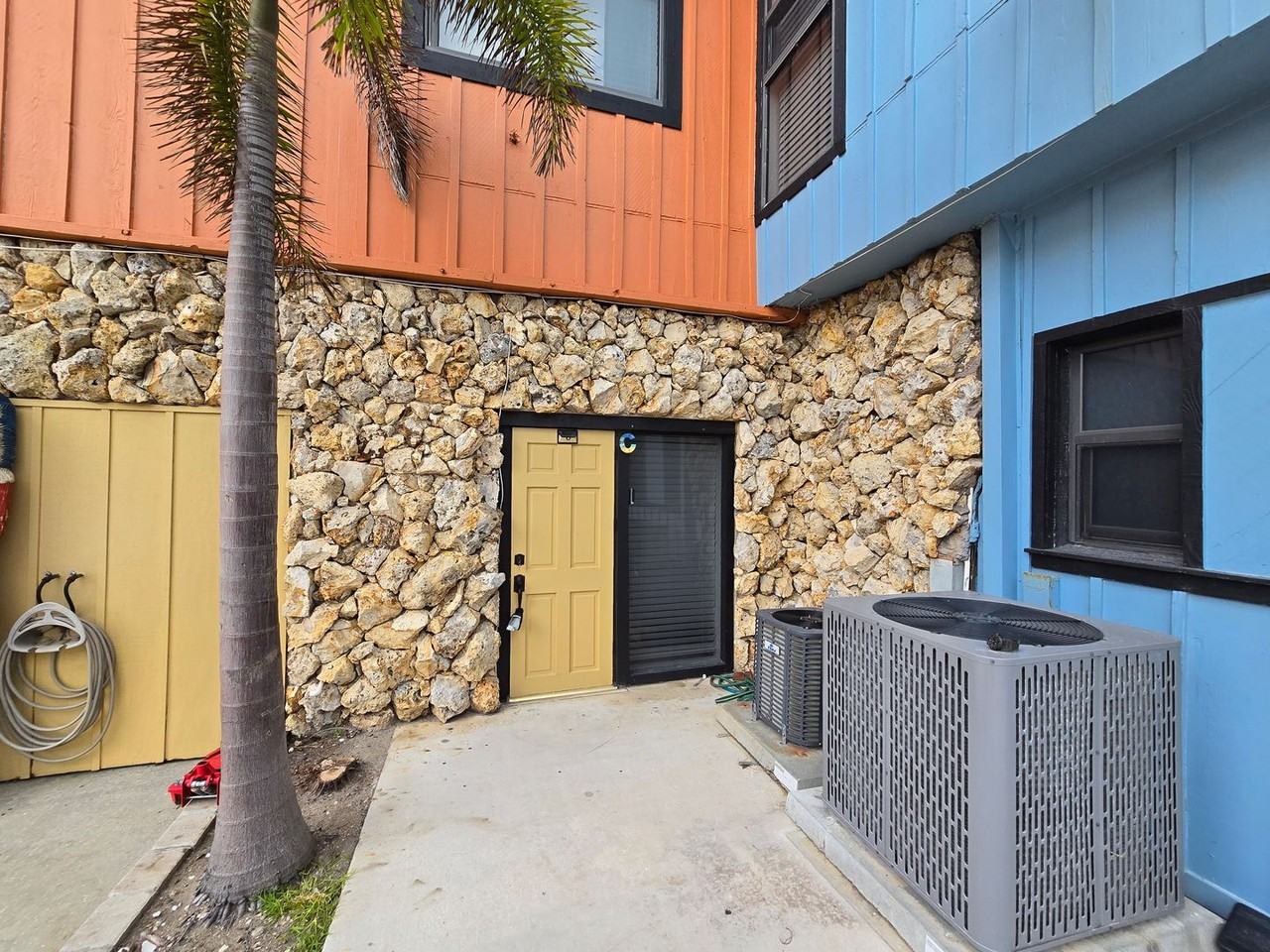 1136 S Ocean Dr #C - Photo 3 of 26