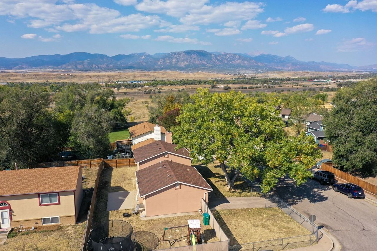 340 Walbrach Way - Photo 6 of 33