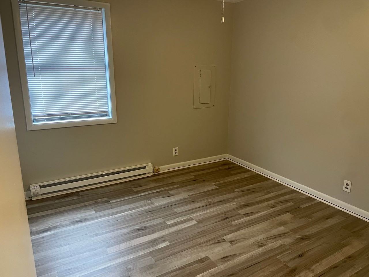 3428 W Hamilton Ave - Photo 3 of 9