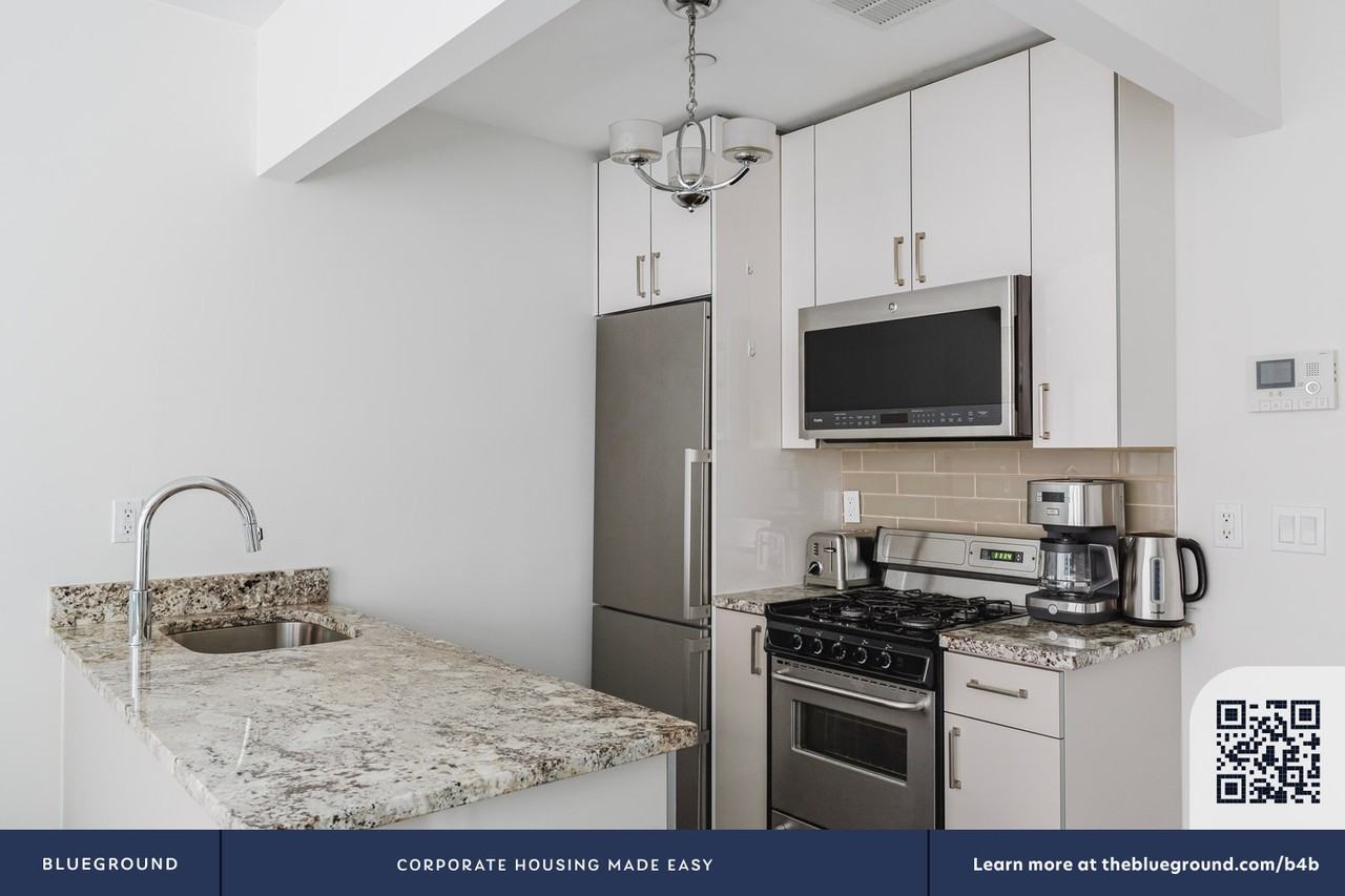 266 3rd Ave #1705 - Photo 5 of 16