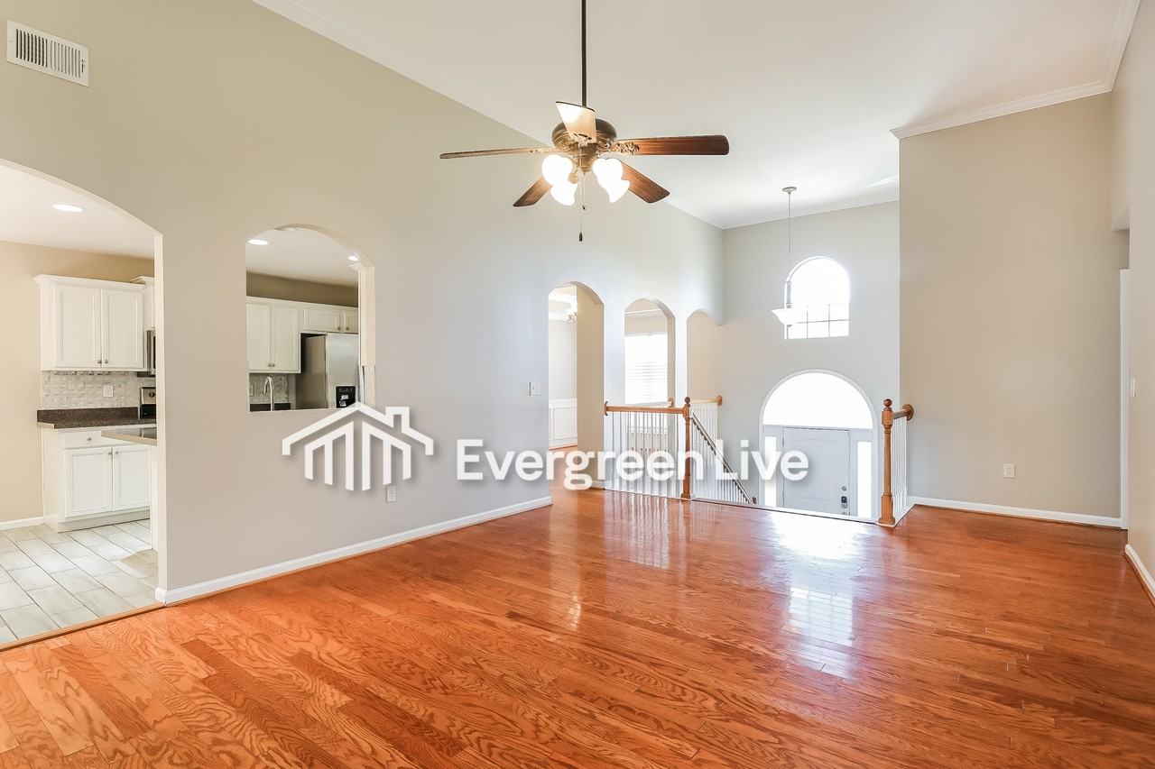 5345 Summerset Way - Photo 3 of 15