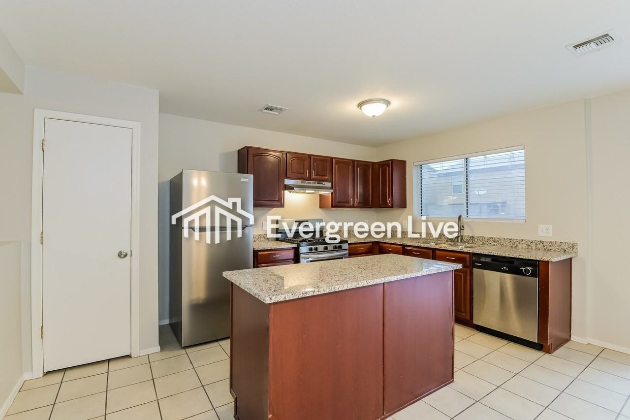 1581 E Balaton Pl - Photo 4 of 20
