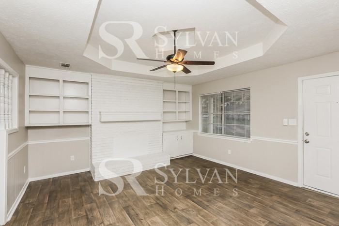 450 Rolling Grove Dr - Photo 3 of 16