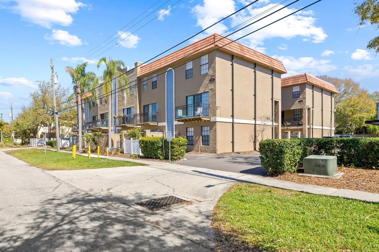 208 S Habana Ave #210C - Photo 5 of 49