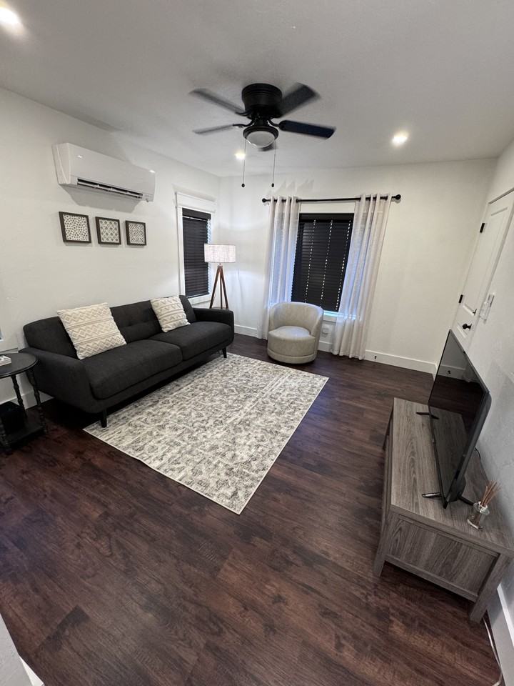 2409 N Robinson Ave #D - Photo 4 of 21