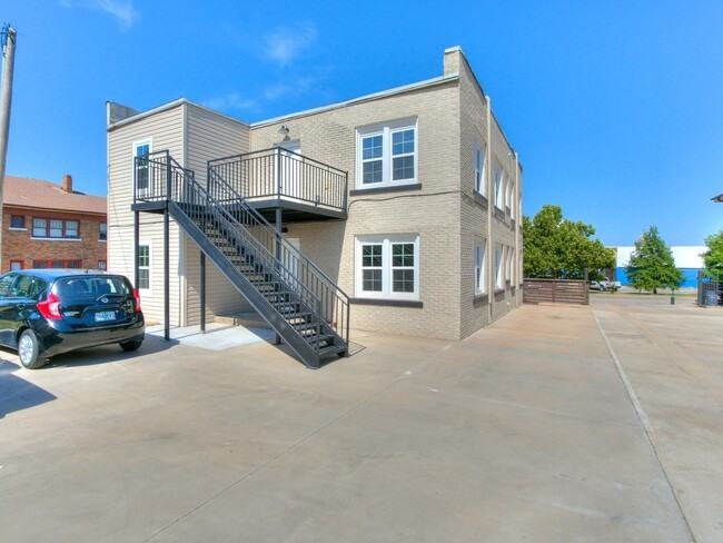 2409 N Robinson Ave #D - Photo 6 of 21