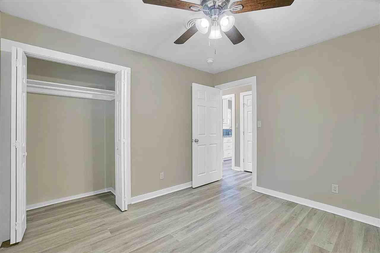 100 Sw 45th St #NA - Photo 4 of 25