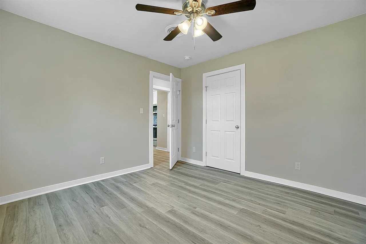 100 Sw 45th St #NA - Photo 6 of 25