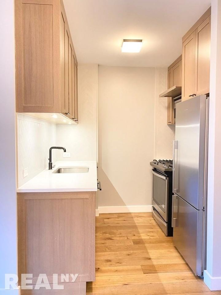 W 43rd St #11L - Photo 2 of 12