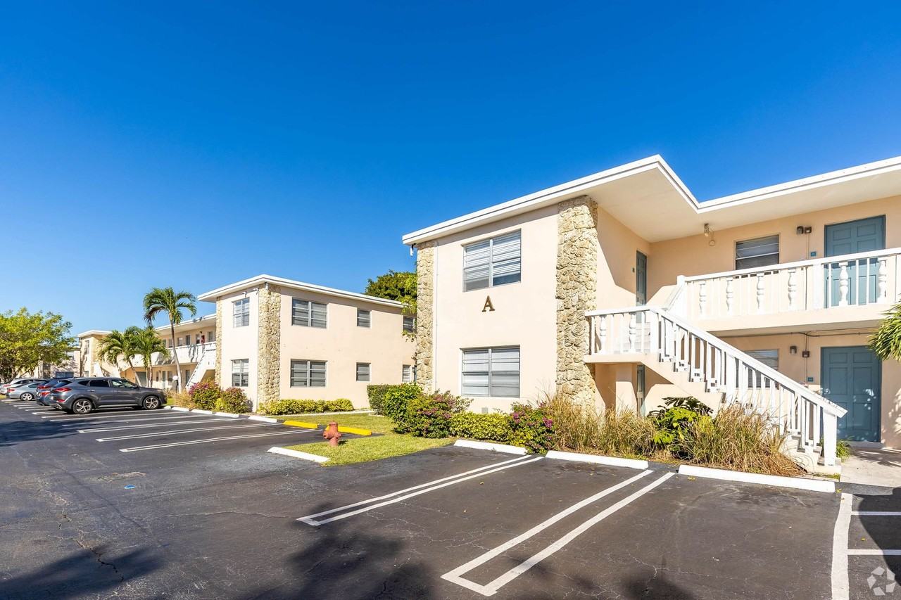 Villas of Boynton Beach - Photo 2 of 7