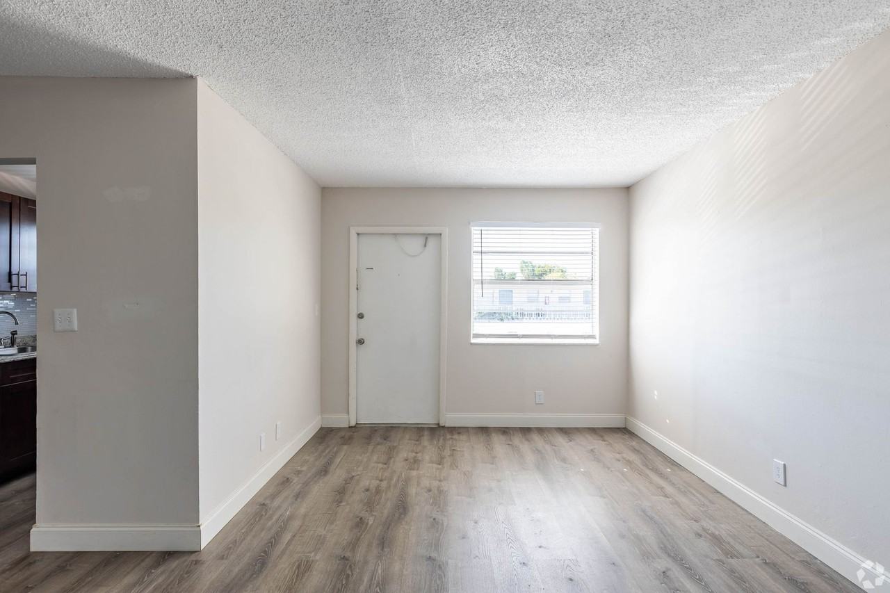 Villas of Boynton Beach - Photo 7 of 17