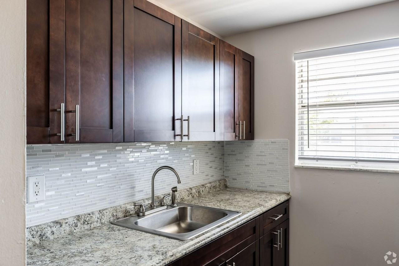 Villas of Boynton Beach - Photo 6 of 17