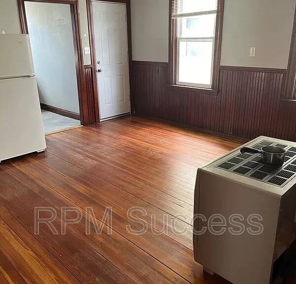 566 Summer Street ##2 - Photo 3 of 9