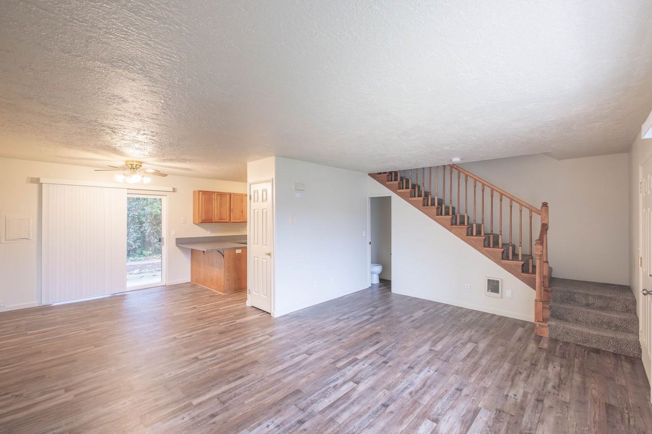 153 E Ash St - Photo 4 of 11