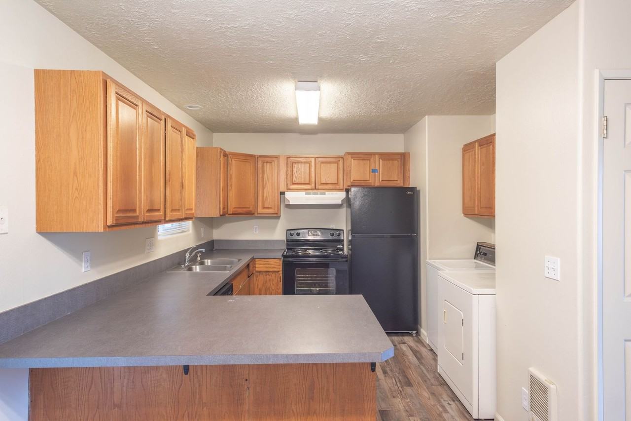 153 E Ash St - Photo 6 of 11