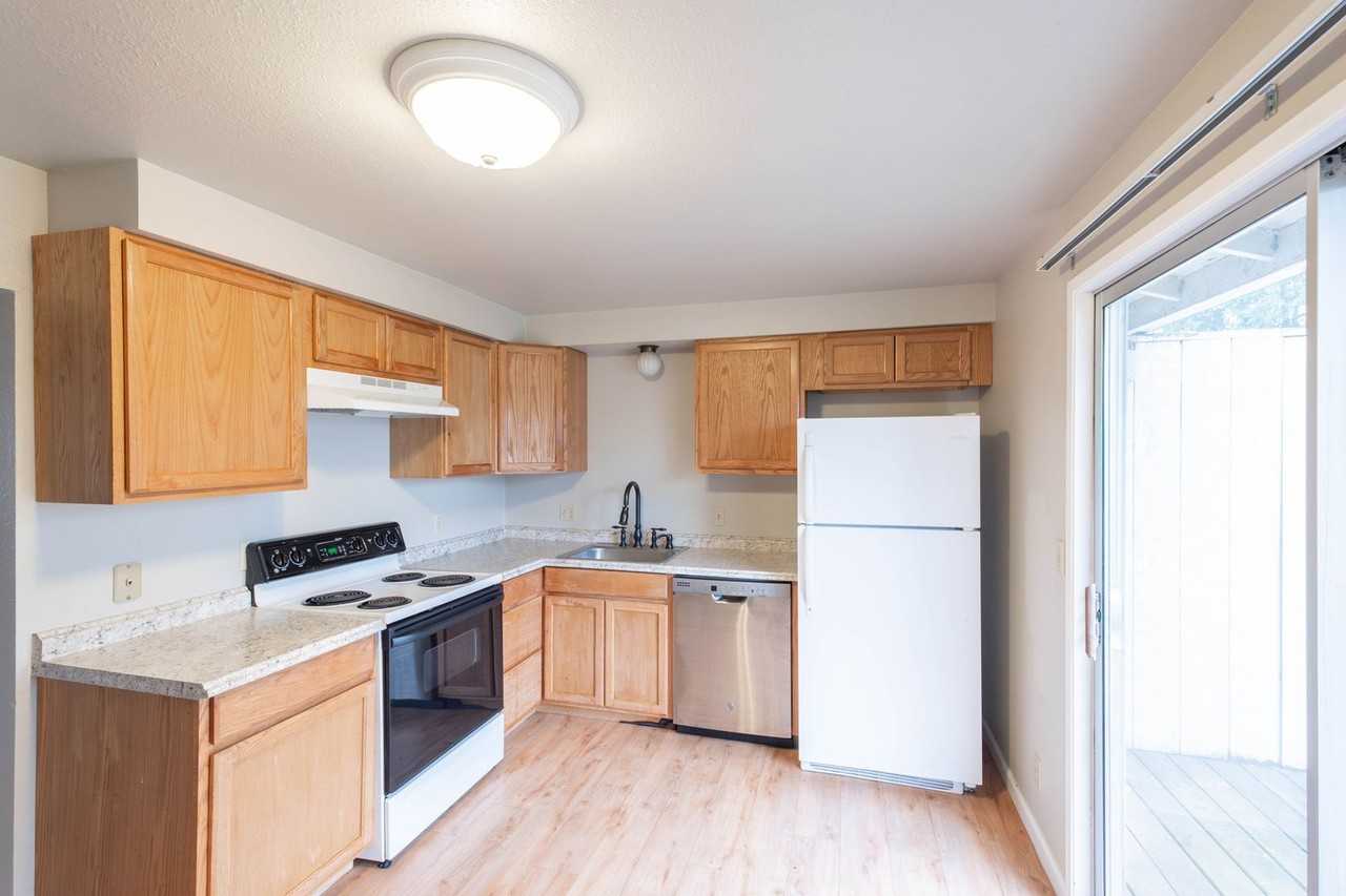 177 W C St #8 - Photo 5 of 22