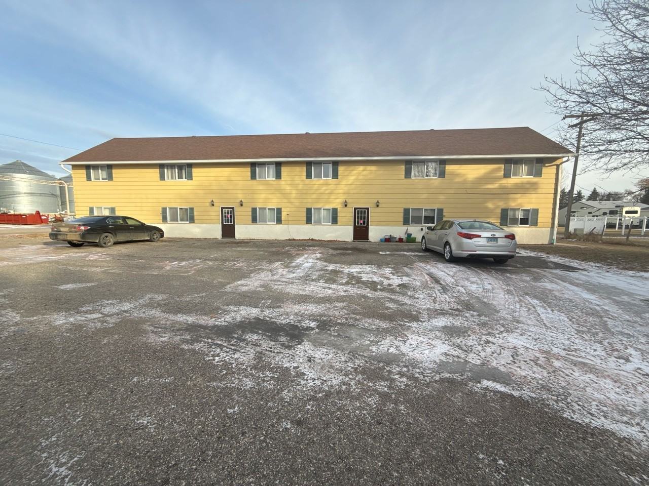 MP -Center Ave Apartments - Photo 2 of 24