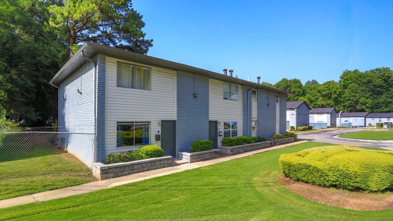 Crystal Townhomes - Photo 3 of 19