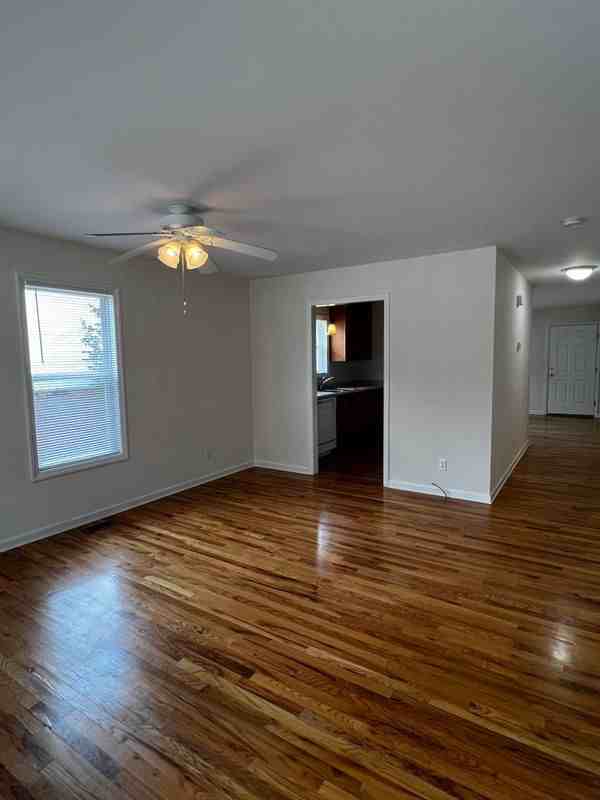 202 Williams St - Photo 3 of 11