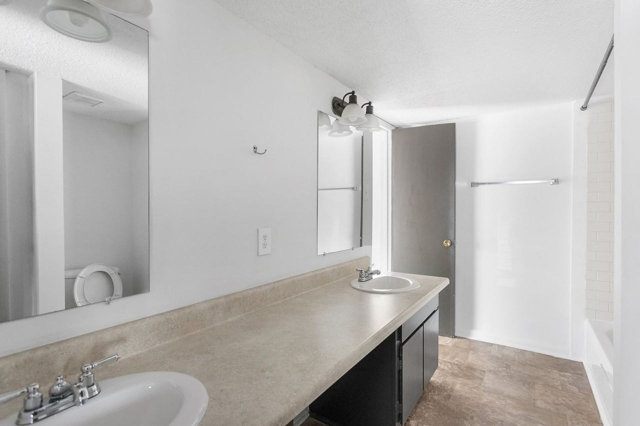 Carolisa - Photo 3 of 50