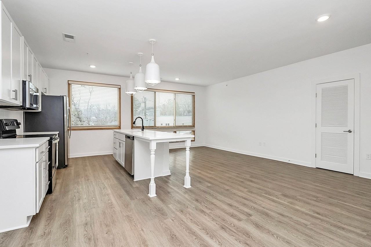 1115 Seigle Ave - Photo 6 of 23