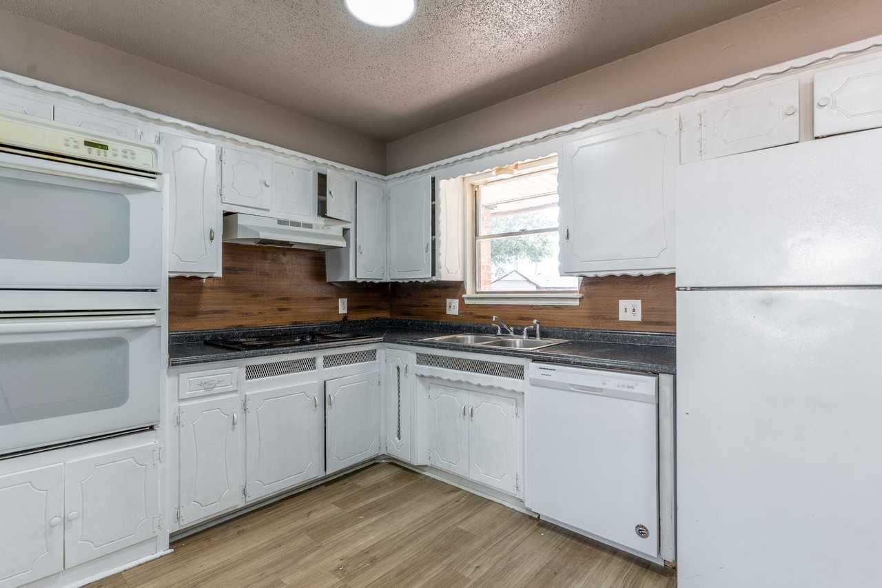 1421 Shalimar Dr - Photo 6 of 20