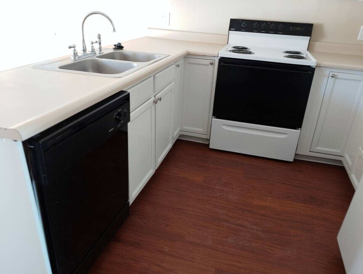 303 Meadow Ln - Photo 3 of 17