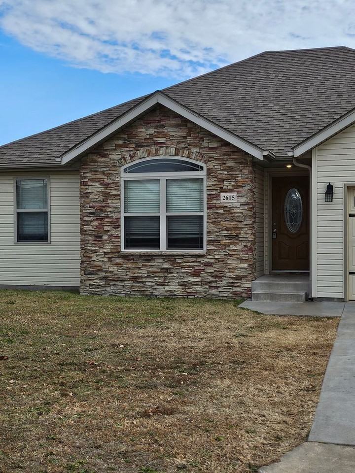 2615 S Jackson Ave - Photo 2 of 19