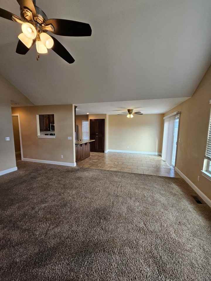 2615 S Jackson Ave - Photo 4 of 19