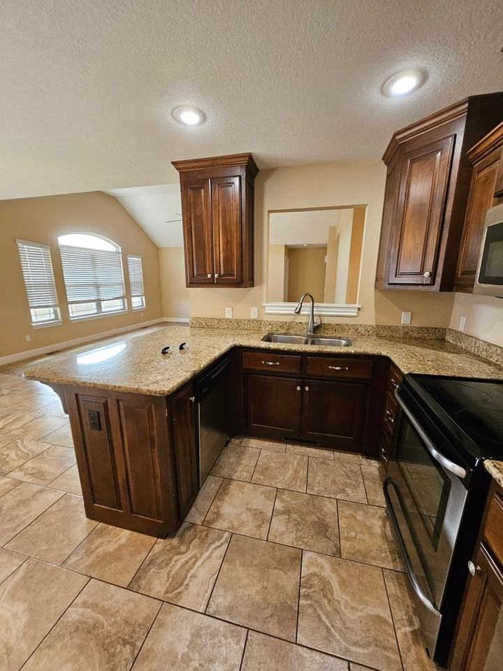 2615 S Jackson Ave - Photo 6 of 19