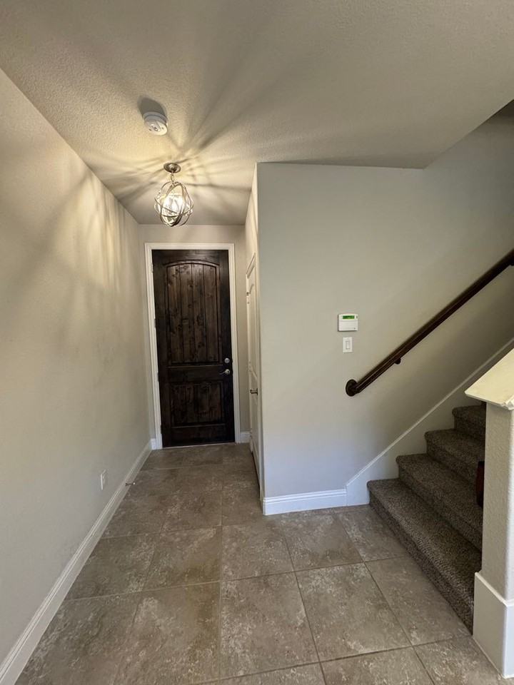 1251 Wiltshire Dr - Photo 3 of 28