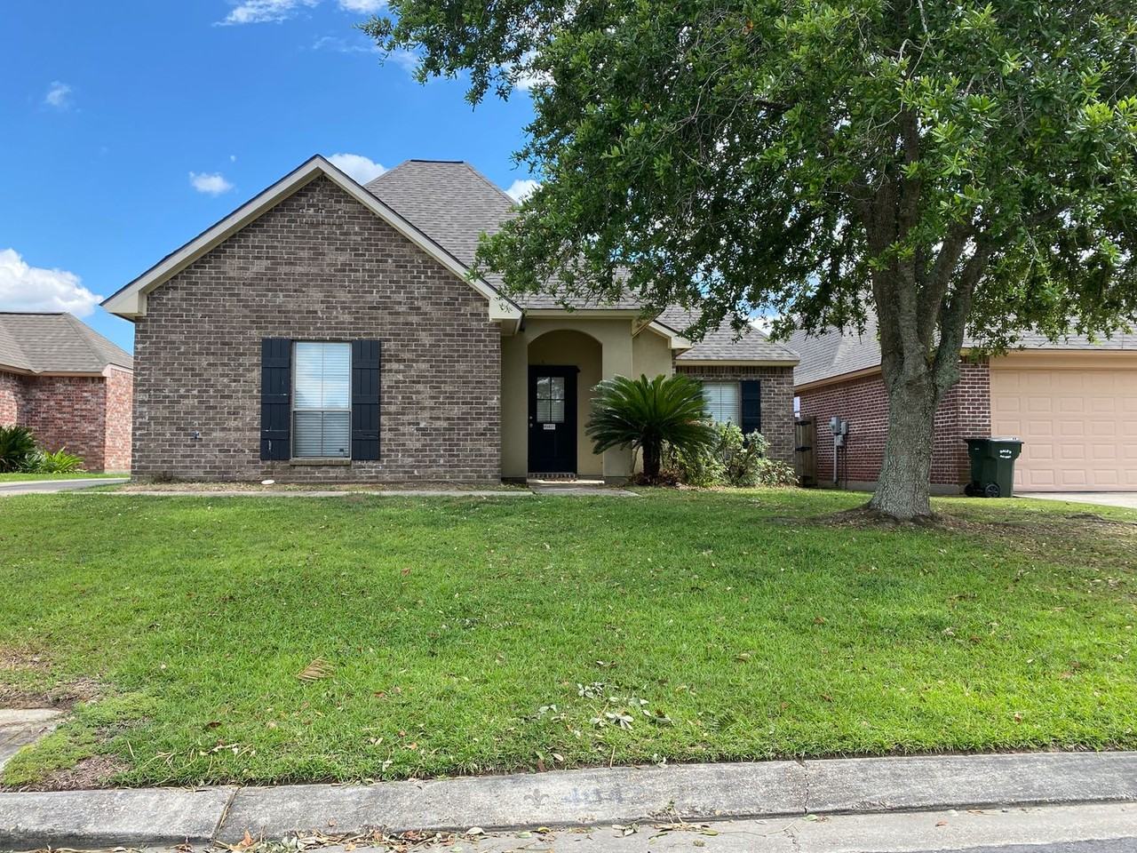 40421 Crossgate Pl - Photo 2 of 17