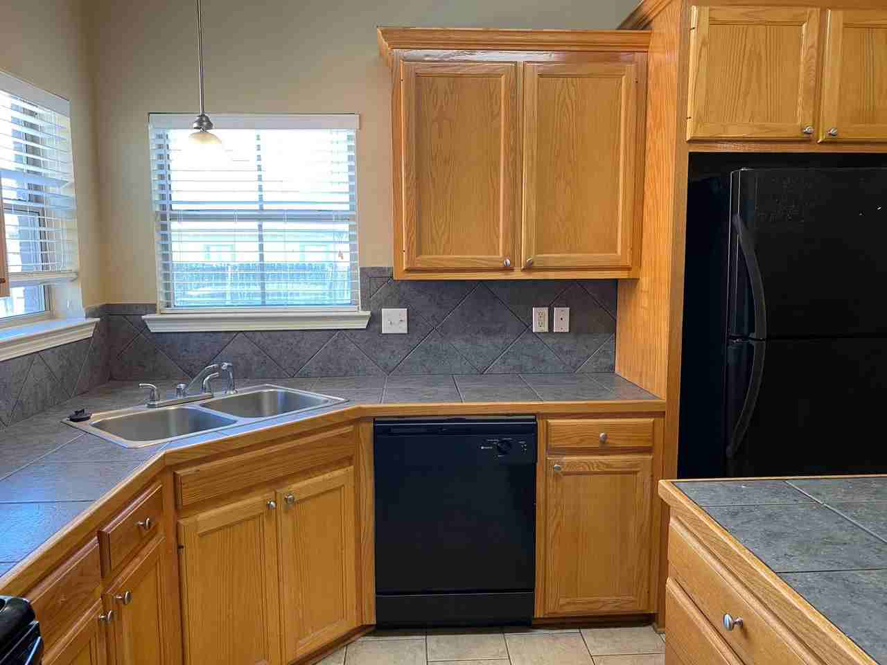 40421 Crossgate Pl - Photo 3 of 17