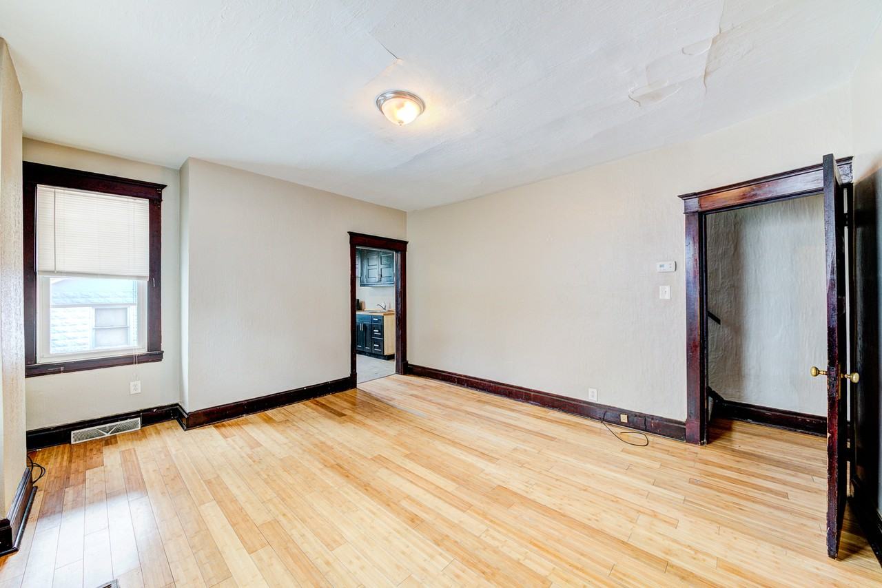 2407 Salisbury St - Photo 4 of 29