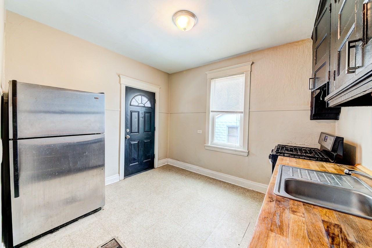 2407 Salisbury St - Photo 5 of 29