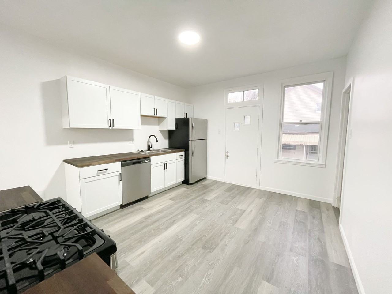 949 Freeland St - Photo 2 of 25